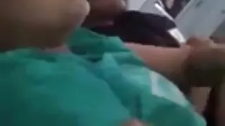 मंजिल पोर्न पर प्यारा योनी को संतुष्ट करता है