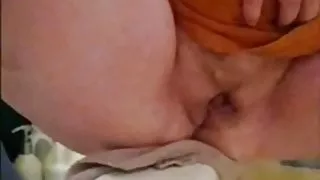 चॉकलेट आदमी ने लाल बालों वाली लड़की को गड़बड़ किया और उसके गुलाबी छेद को कमिंग पोर्न भर दिया