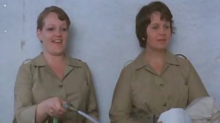 अतृप्त MILFs युवा लोगों के साथ अश्लील