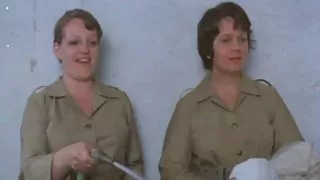 अतृप्त MILFs युवा लोगों के साथ अश्लील