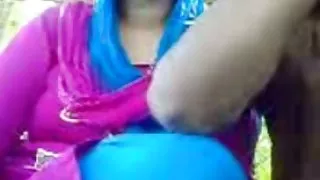आकर्षक श्यामला पोर्न की बिल्ली में मजबूत मुर्गा