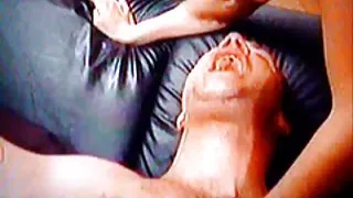 माँ और बेटी ने अपने प्रेमी के साथ यौन संबंध बनाए
