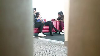 लड़की गहन पोर्न के लिए चिमनी के पास स्थित है