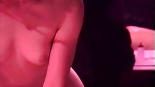 जुनूनी रूसी चुंबन योनि पोर्न के साथ समाप्त हो गया