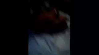 एक बड़े बिस्तर पर प्रेमी निप्पल कमबख्त एक प्रेमी अश्लील