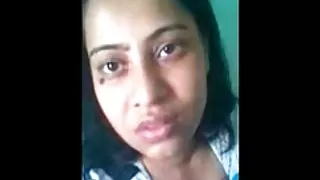तीन रसदार समलैंगिकों सोफे पर बकवास