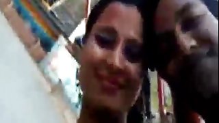 एक युवा श्यामला के मुंह में उत्कृष्ट गड़बड़ और सह शॉट
