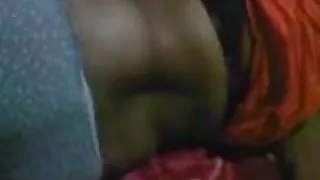 चिकना रूसी कुतिया बर्फ पोर्न में उसकी बिल्ली मरोड़ते हुए