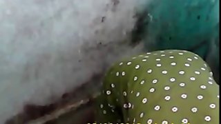 एक रूसी किशोर अश्लील के मुंह में बेकार है