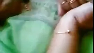 भाई ने रूसी बहन को सो रही बहन के मुंह में दे दिया