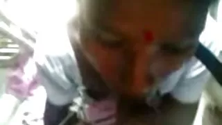 रसदार गड़बड़ Sipatichna लाल लड़की मुखौटा में पोर्न पोर्न