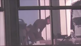 संचिका चीकू एक अतृप्त अश्लील suitor बिंदु में fucks
