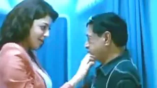 पिता ने अपनी चूत को वासना भरी बेटी की चूत में दबा दिया