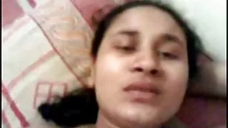 वियाग्रा के तहत लड़की को एक स्ट्रैपआन पोर्न द्वारा खोखला कर दिया जाता है