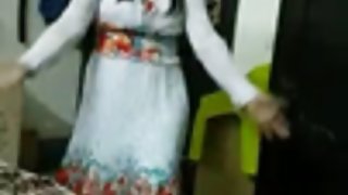 बाथरूम में रूसी पोर्न बिल्ली में गड़बड़ कर दिया
