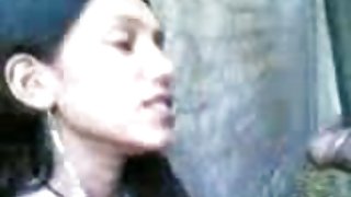 एक गर्म लड़की और उसके मुँह अश्लील में cums बनाता है