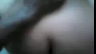 मुस्लिम महिला को उसके मुंह में एक डिक दिया गया था, और फिर सोफे पर गड़बड़ कर दिया
