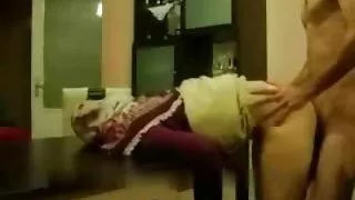 पंप किया हुआ लड़का पाला और उसकी अंधेरे बिल्ली में लोचदार दूध के साथ उसके काले निप्पल के साथ गड़बड़ कर दिया